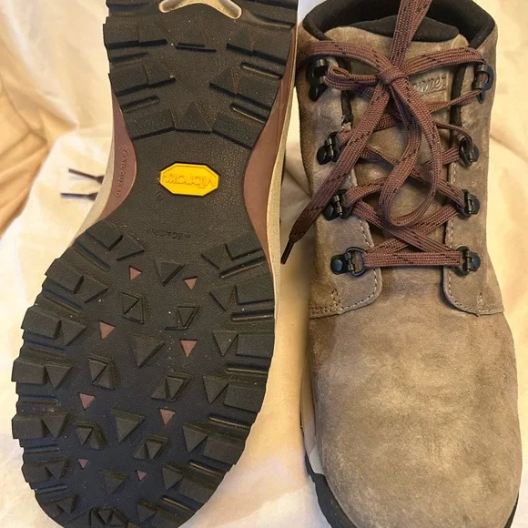 Danner Women’s Plum/Gray Chukka Boots - Picture 4 of 4